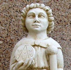Small stone-coloured statue of Saint-Uguzon